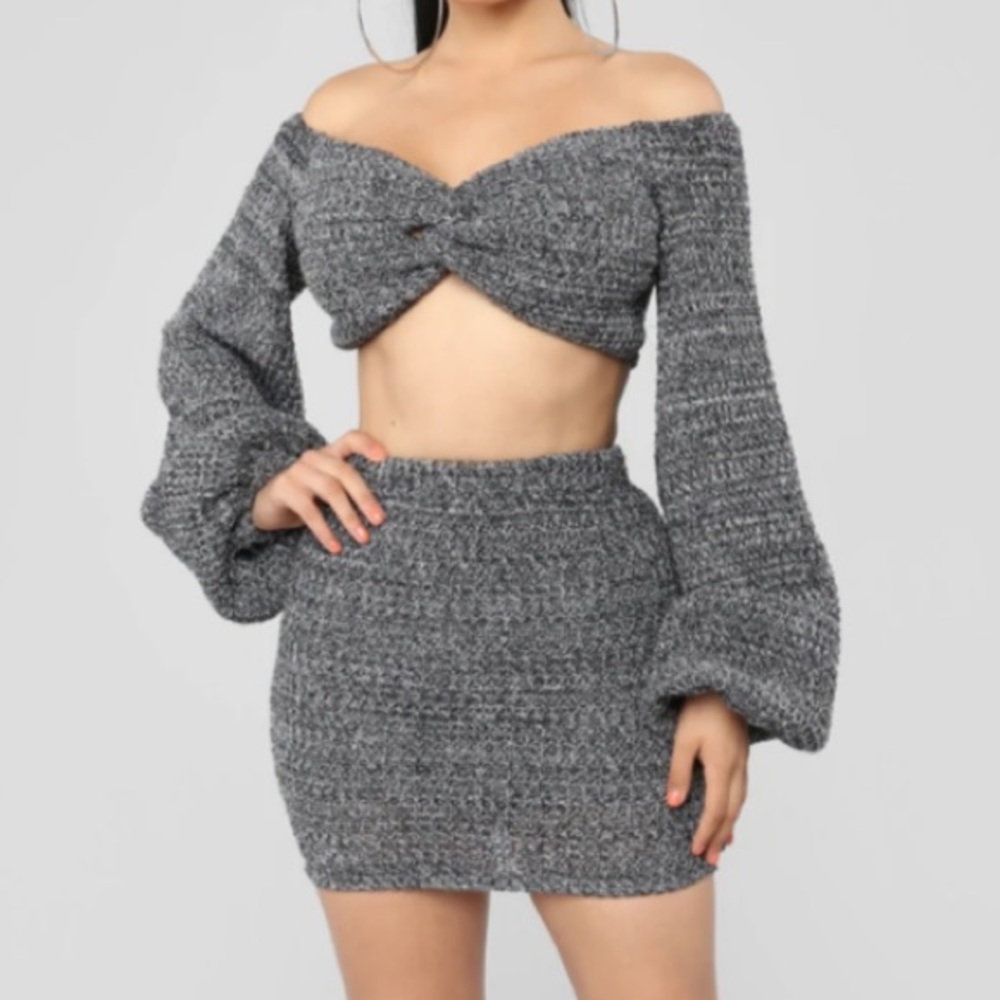 FASHION NOVA -TAYLOR SET BLACK SKIRT SET